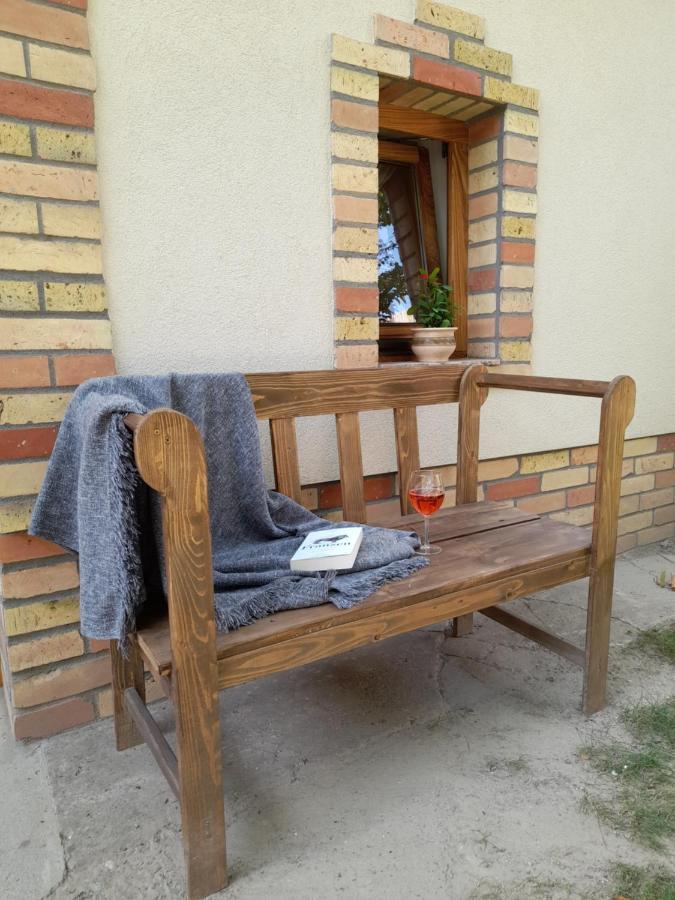 Góhér pince és vendégház Csaszartoltes Exterior foto